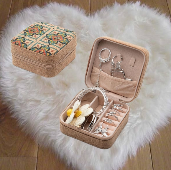 👣4/$20. Mini Travel Jewelry Organizer with Zipper for Earrings, Rings, etc. - Picture 4 of 6